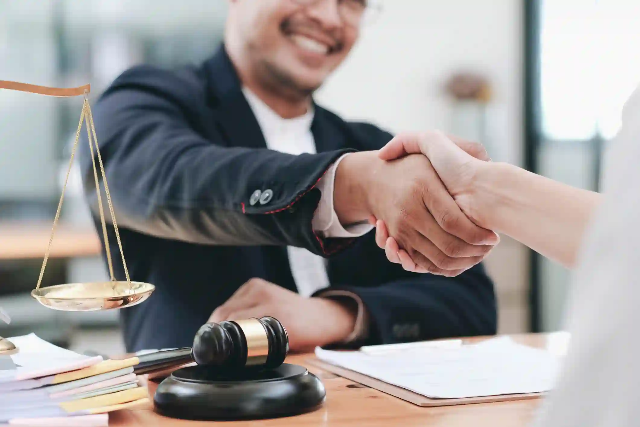 abogado-familia-quito-consulta-cliente-oficina